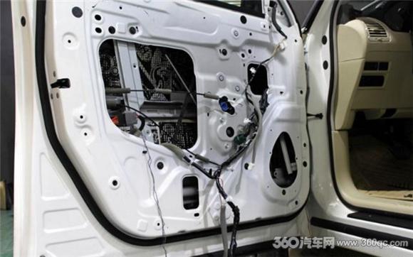 途乐中置两个喇叭安装,途乐中置可以装两个喇叭吗