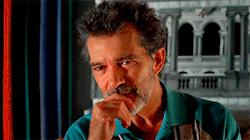 拍了40年*欲情**片，西班牙*欲情**大师阿莫多瓦居然又给观众带来惊喜