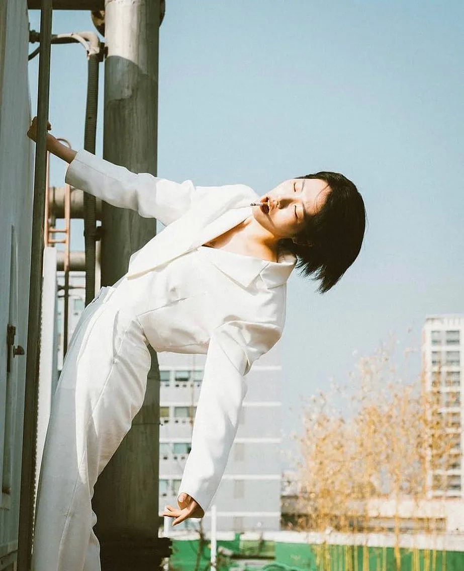 一件有质感的西装,一件白色西服配什么