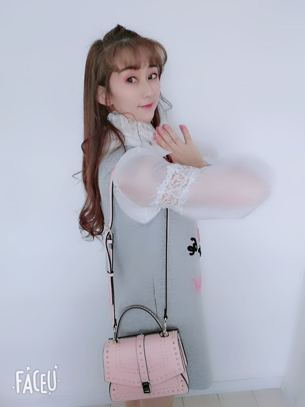 pernelle白色铆钉小包,elle双肩铆钉背包