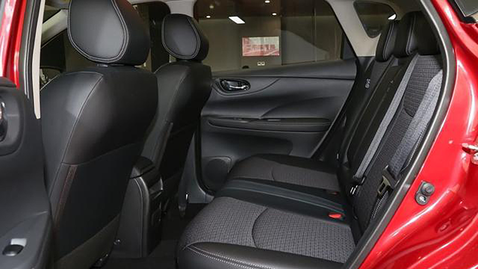 空间大油耗低价格十万左右,空间大油耗低15万左右轿车