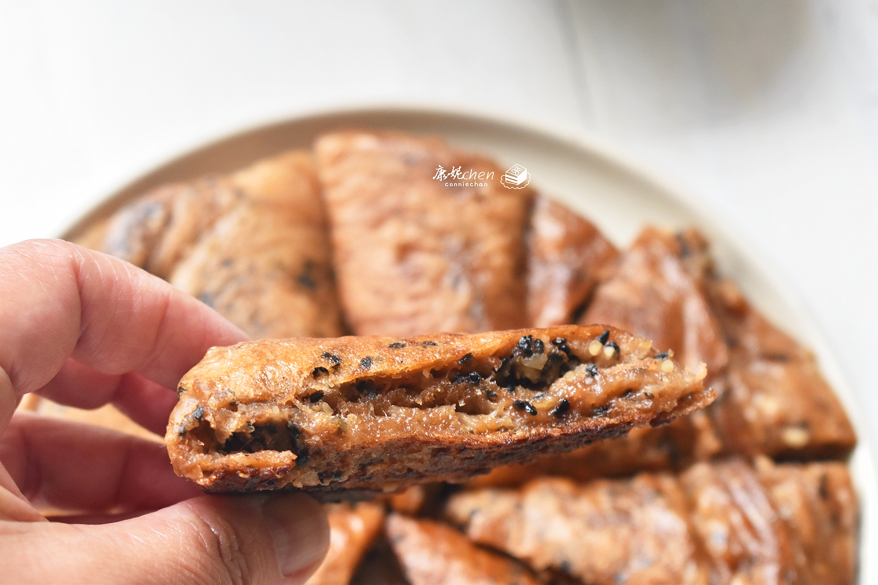 发面饼最懒人做法不用擀面不用烙,手不沾面发面饼的家常做法诀窍
