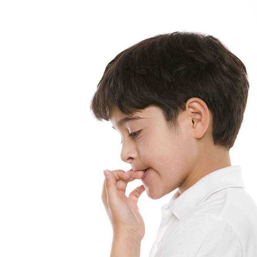 11个月宝宝每次睡前吸手指怎么办,八个月孩子吸手指睡觉怎么戒掉