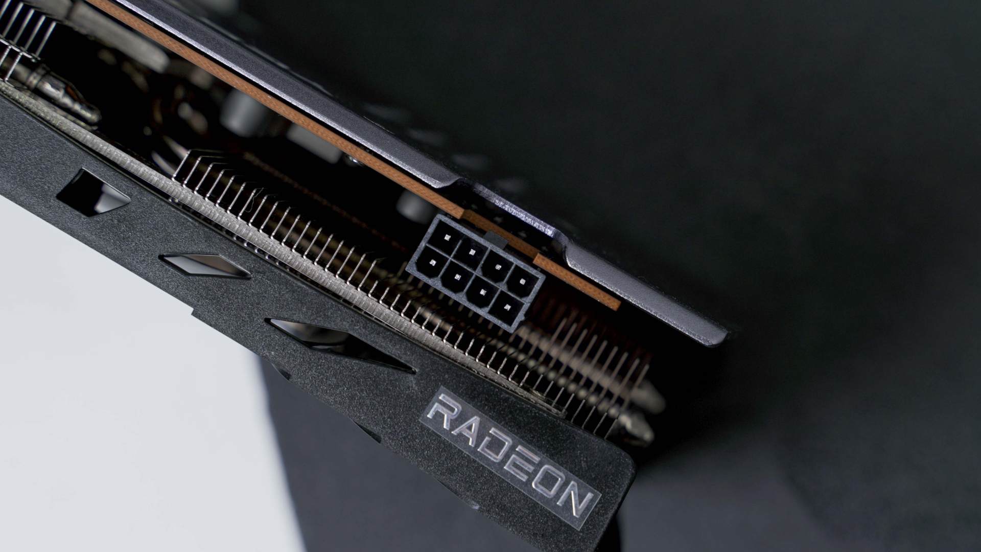 amdrx6600玩游戏怎么样,AMDrx6600适合win11吗