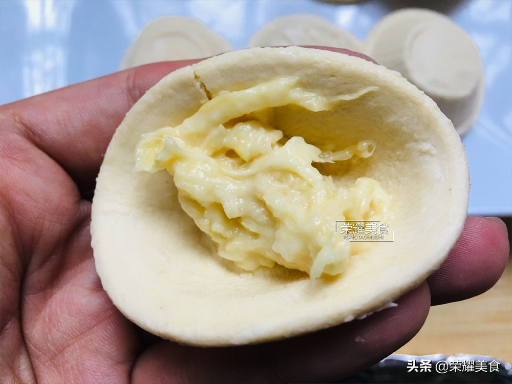 两分钟教你在家做榴莲酥简单易学,榴莲酥超简单的做法视频