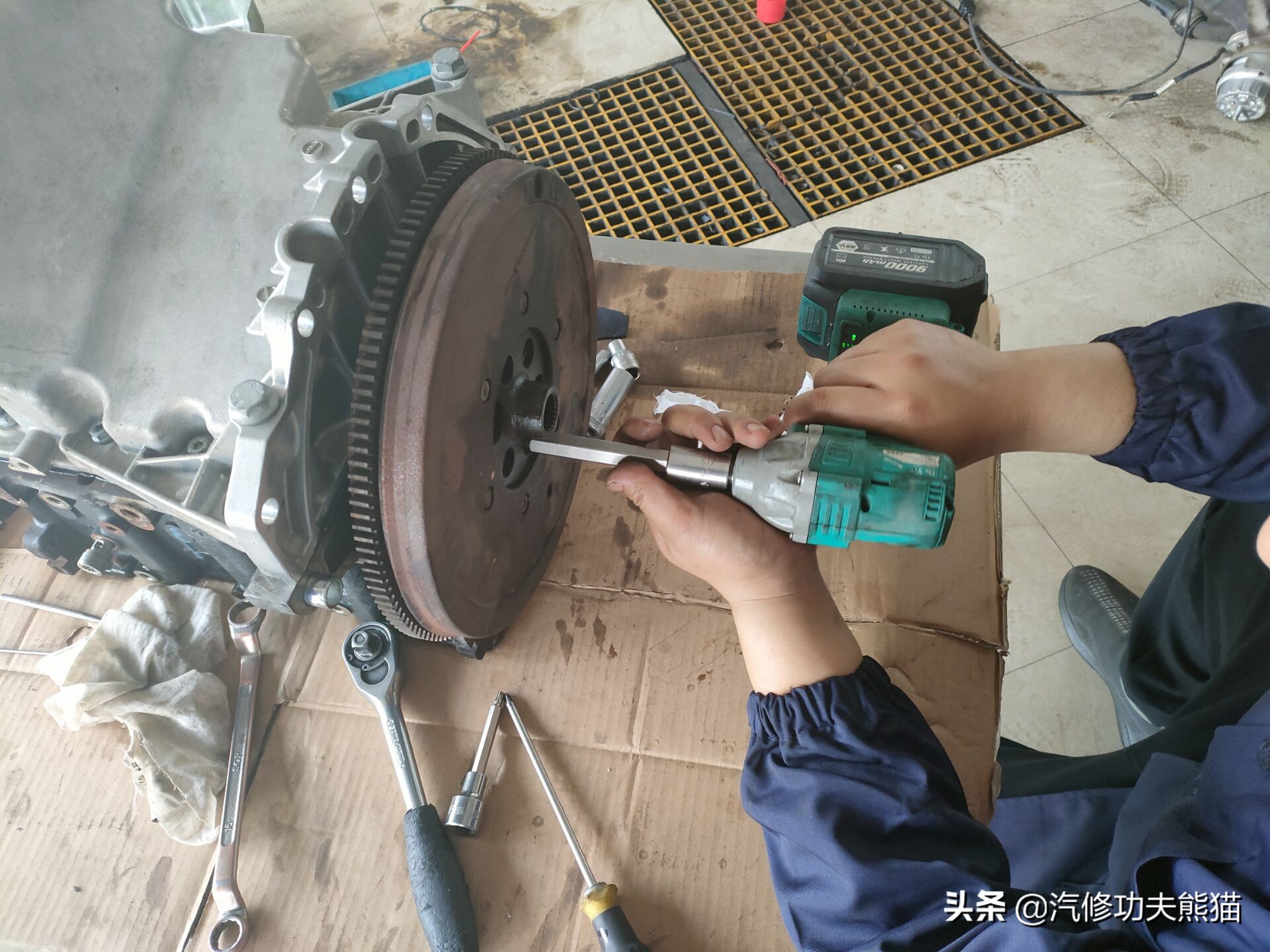 一汽奥迪a6l烧机油,08款奥迪a6l2.0t烧机油严重怎么办