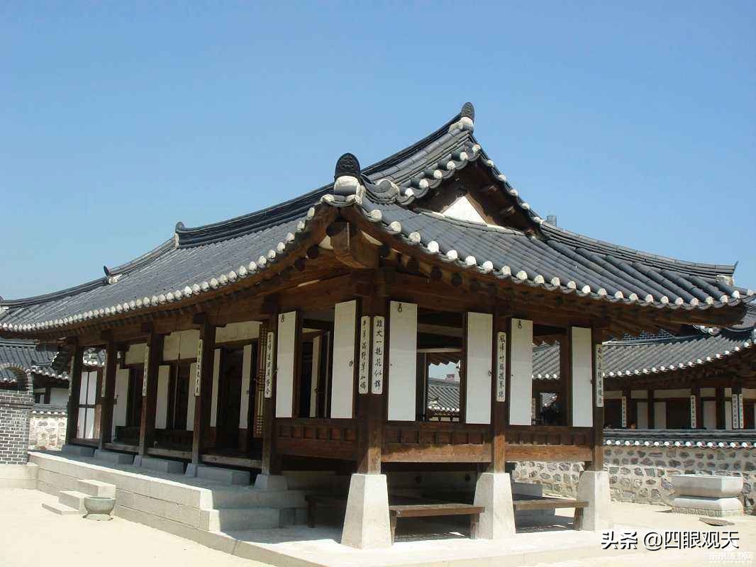 “进门脱鞋”习俗是如何产生、发展、消失以及重现的呢？