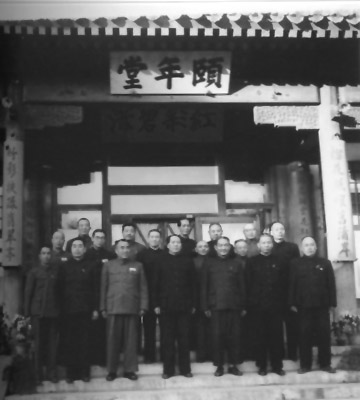 “公者千古,私者一时”,这是对毛*东泽**一生艰苦朴素的崇高评价