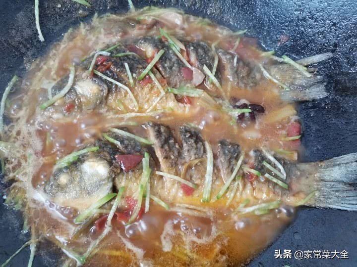 家常炖鲫鱼的正确方法,炖鲫鱼放不放生抽