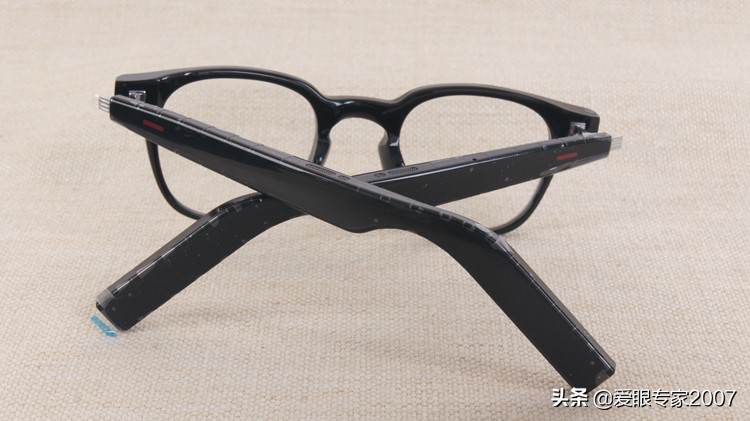 板材眼镜鼻托掉了怎么配,板材眼镜鼻托如何卸下来
