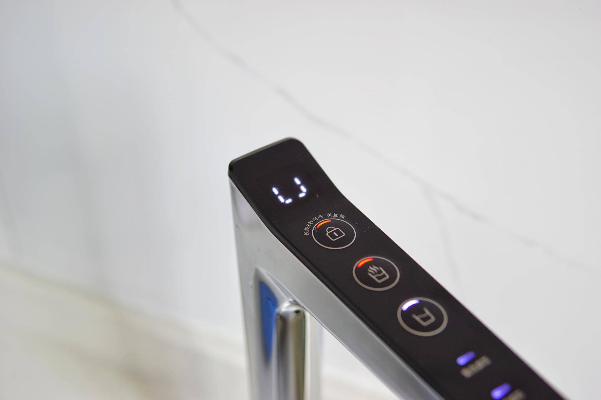 房价那么贵一点也不能浪费,台面净热一体净水机测评