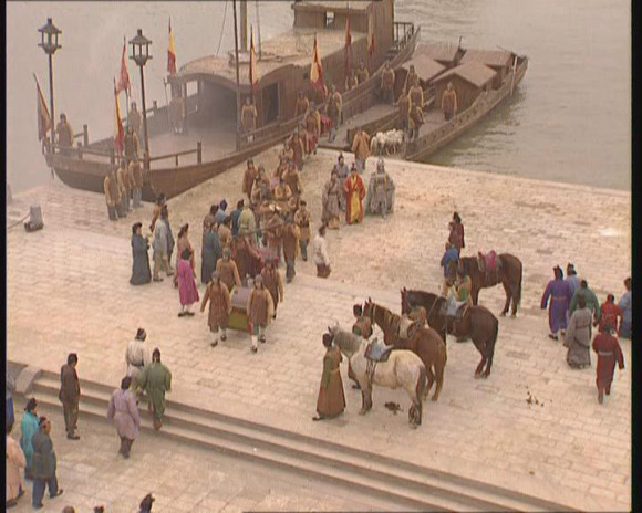 三国演义全集解说央视,三国演义连续剧片段赤壁鏖战