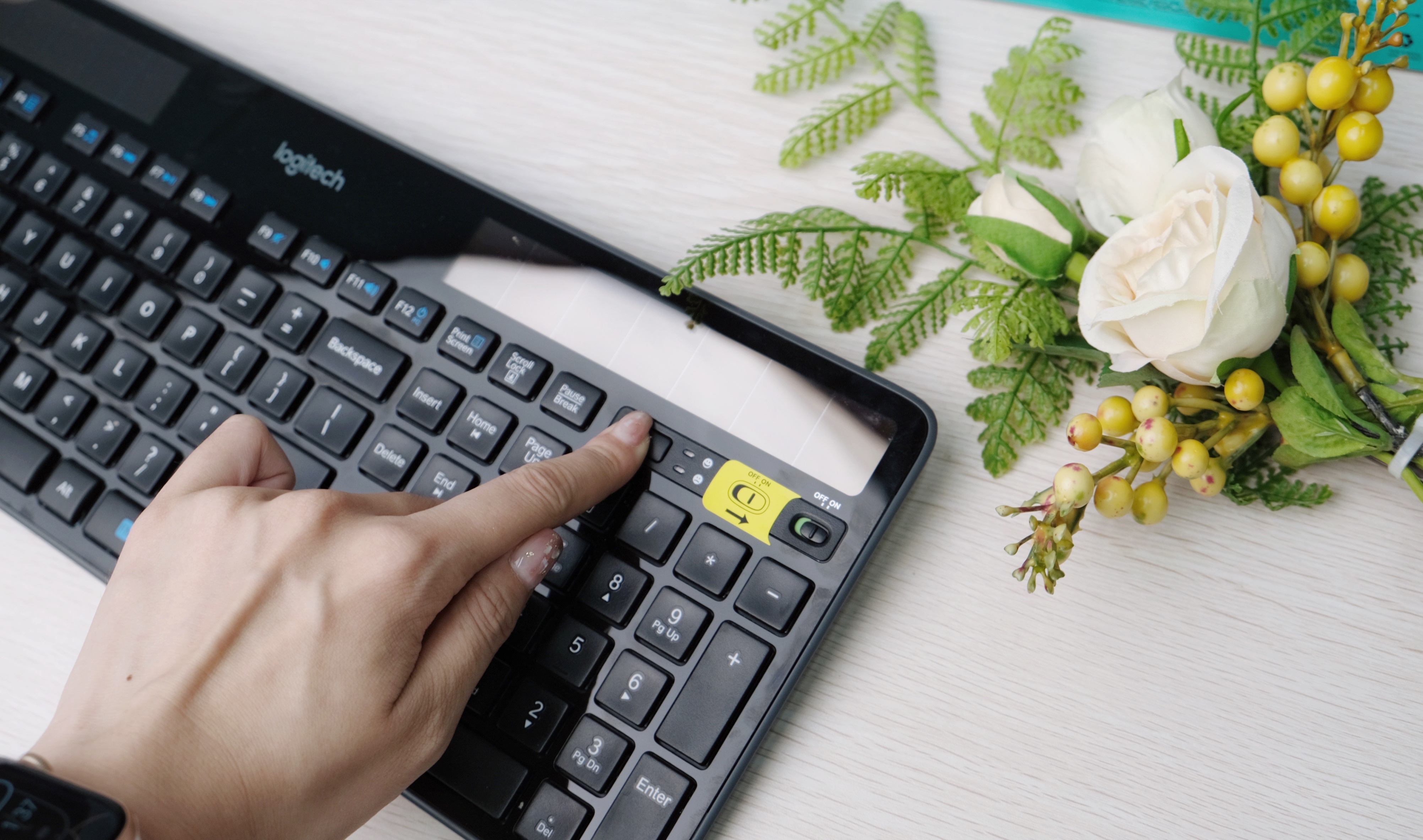 罗技k760太阳能键盘拆卸,罗技键盘780和罗技k750