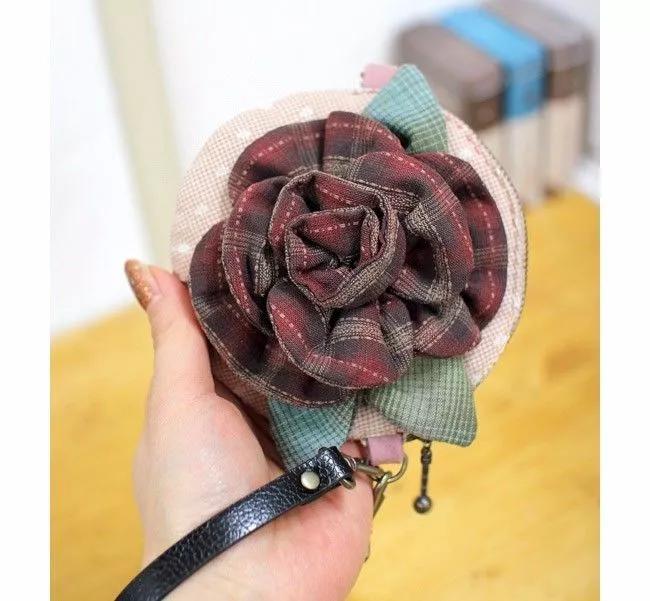 在家用几块小碎布,就能做个玫瑰零钱包,闺蜜看了都想要!附教程