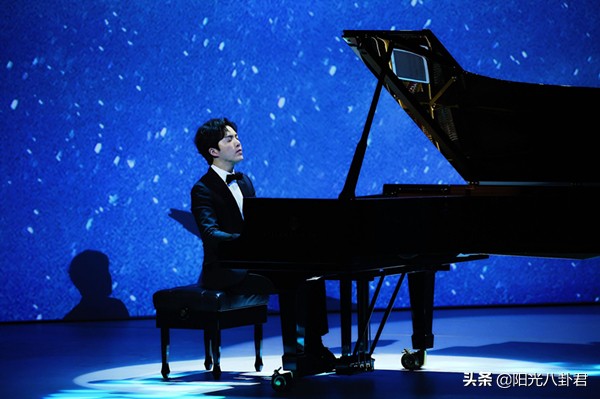 人前君子背后无耻始乱终弃,人前正人君子人后虚伪小人