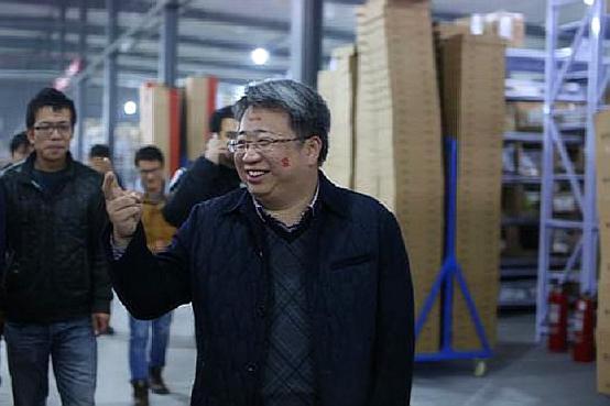 他靠10万起家,他靠8000块起家