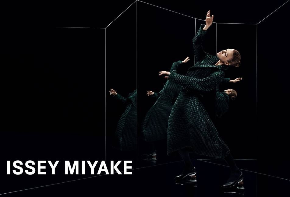 三宅一生的香水与包包,都没有易烊千玺身穿的三宅一生衬衣火!