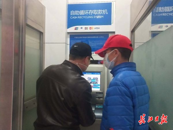 缺药品、不会用手机支付、害怕睡不着……进社区发现这些问题，都有人“接条”