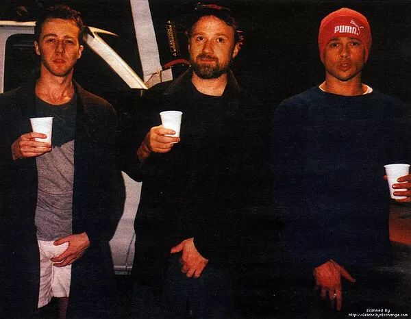 “直男癌”技术宅男失恋后，怒建网站身价飞升600亿美元