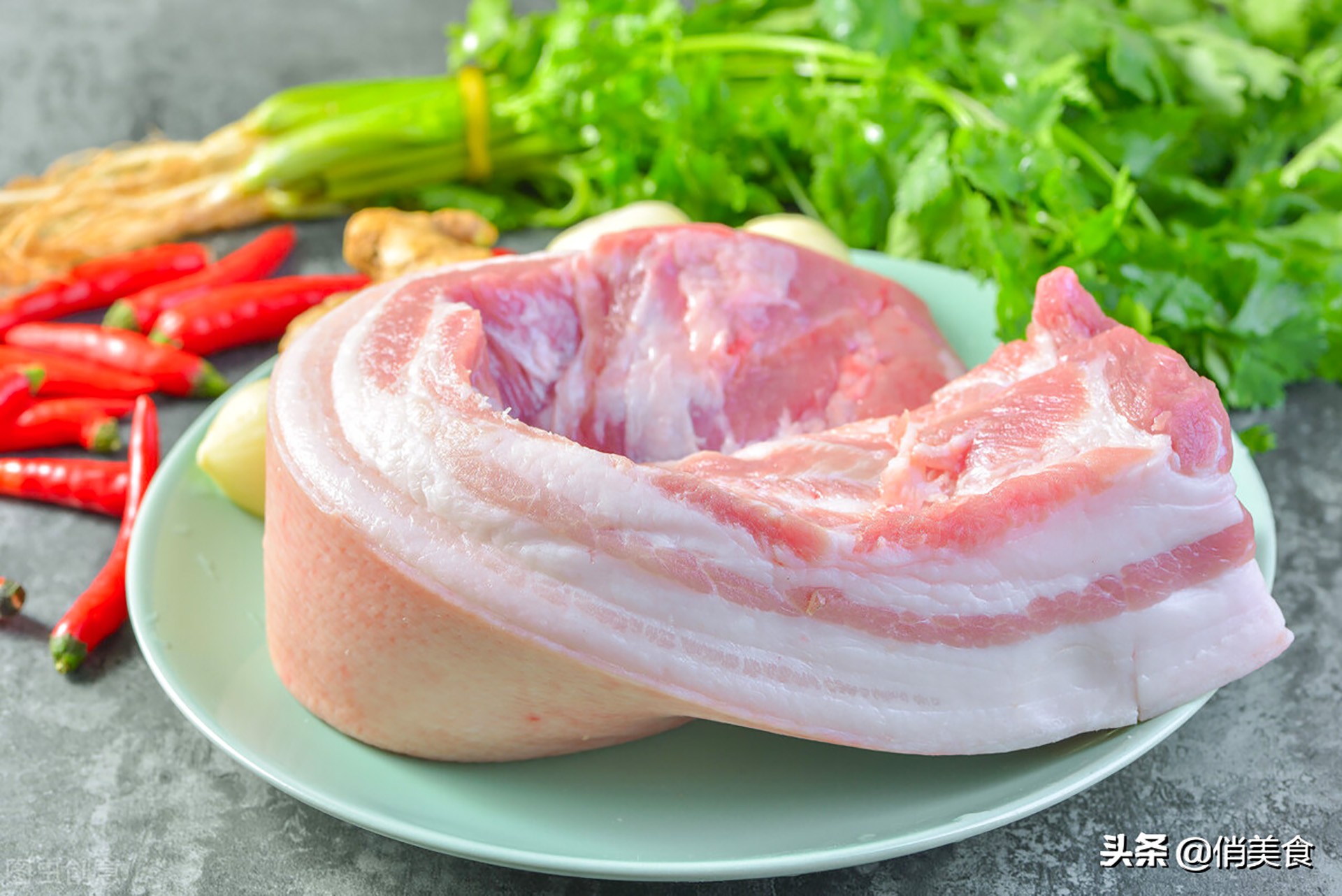 五花肉怎样辨别上五花和下五花,同样五花肉价格差很大