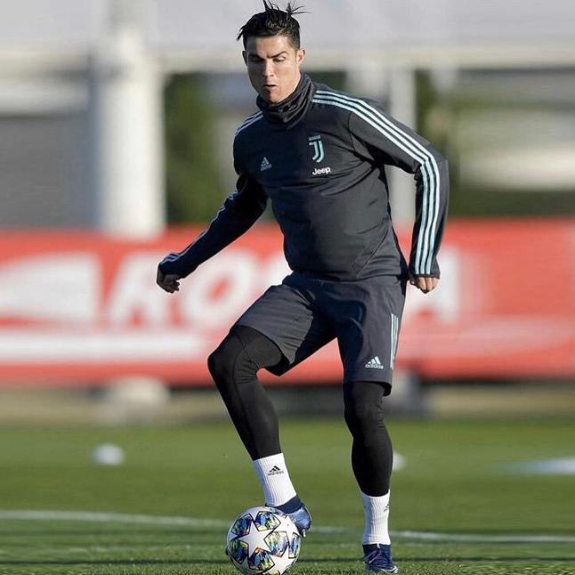 丢榜首失金球！C罗这一月太煎熬晒照片呼正能量困境中要自救