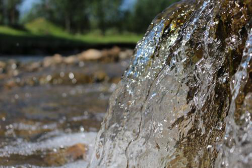 纯净水没矿物质,净水器和矿泉水哪个更健康些