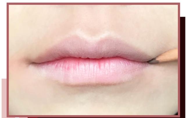 2种口红的画法,唇厚嘴凸出怎么画唇妆适合什么色