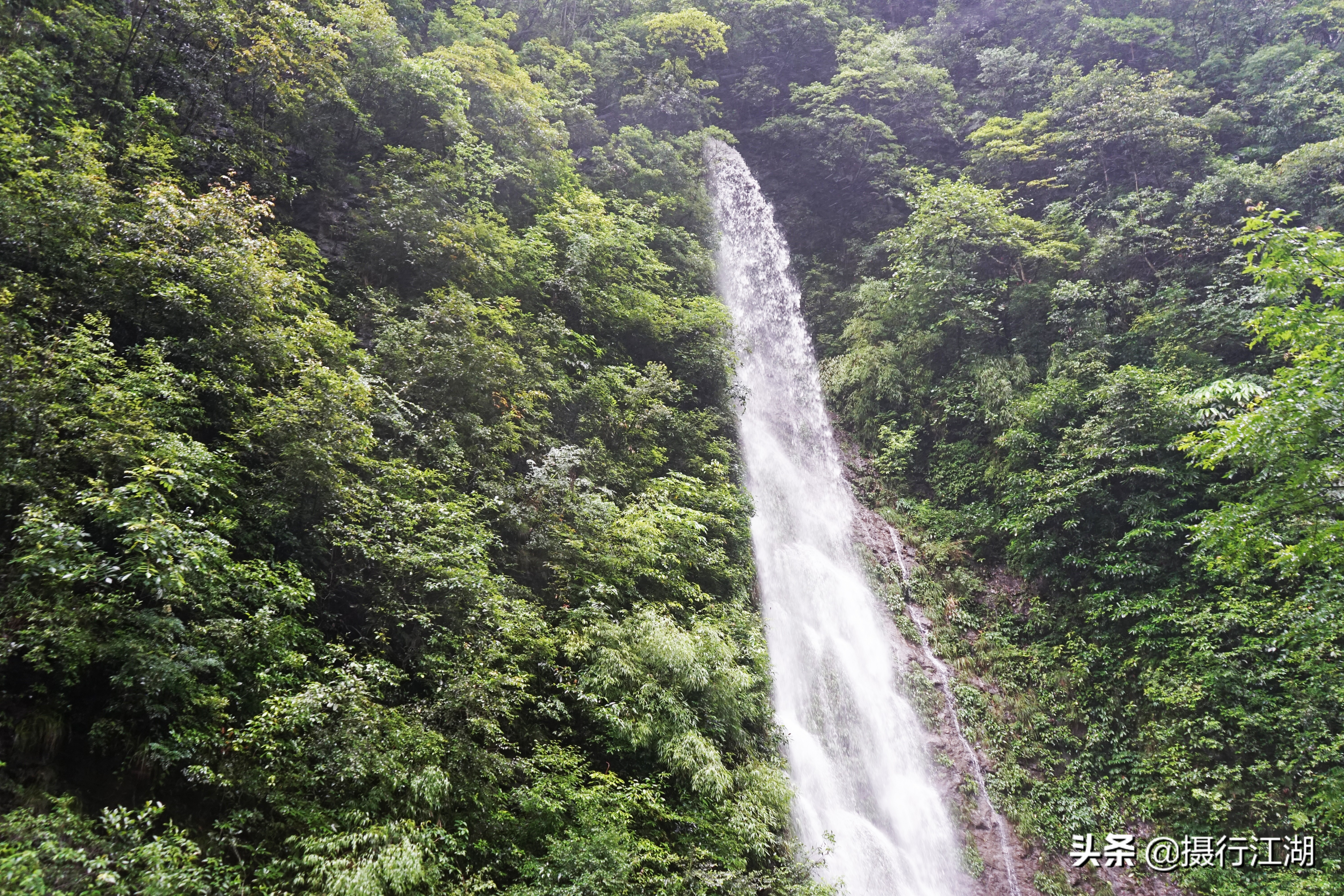 避暑秘境神龙峡，在飞瀑流泉的原始谷底来一场随遇而安的漂流