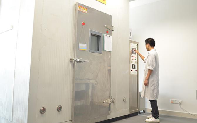 华艺灯饰照明和松伟照明哪个好,华艺灯饰照明和佛山照明哪个好