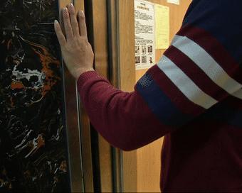 儿童被困电梯内如何自救,被困电梯如何科学自救与营救