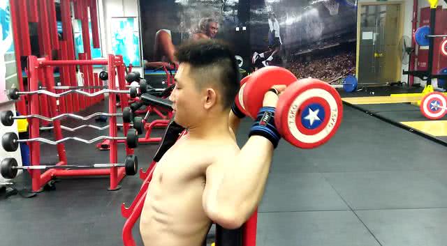 男生130斤偏瘦怎么锻炼胸肌,150斤男生怎么练腹肌胸肌