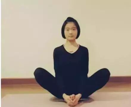 这个动作能疏肝理气,这个动作可以改善血液循环