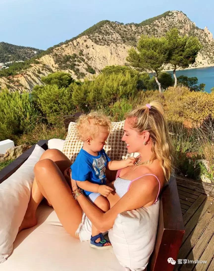 从法律系学生到宇宙时尚博主,Chiara做了些什么?