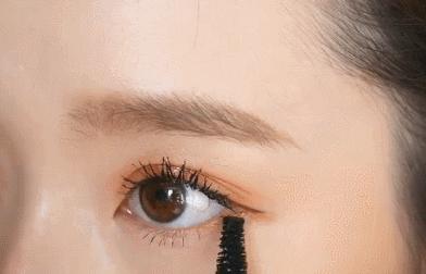 嫁接睫毛睫毛稀疏怎么变浓密,睫毛短小稀疏接什么样的睫毛
