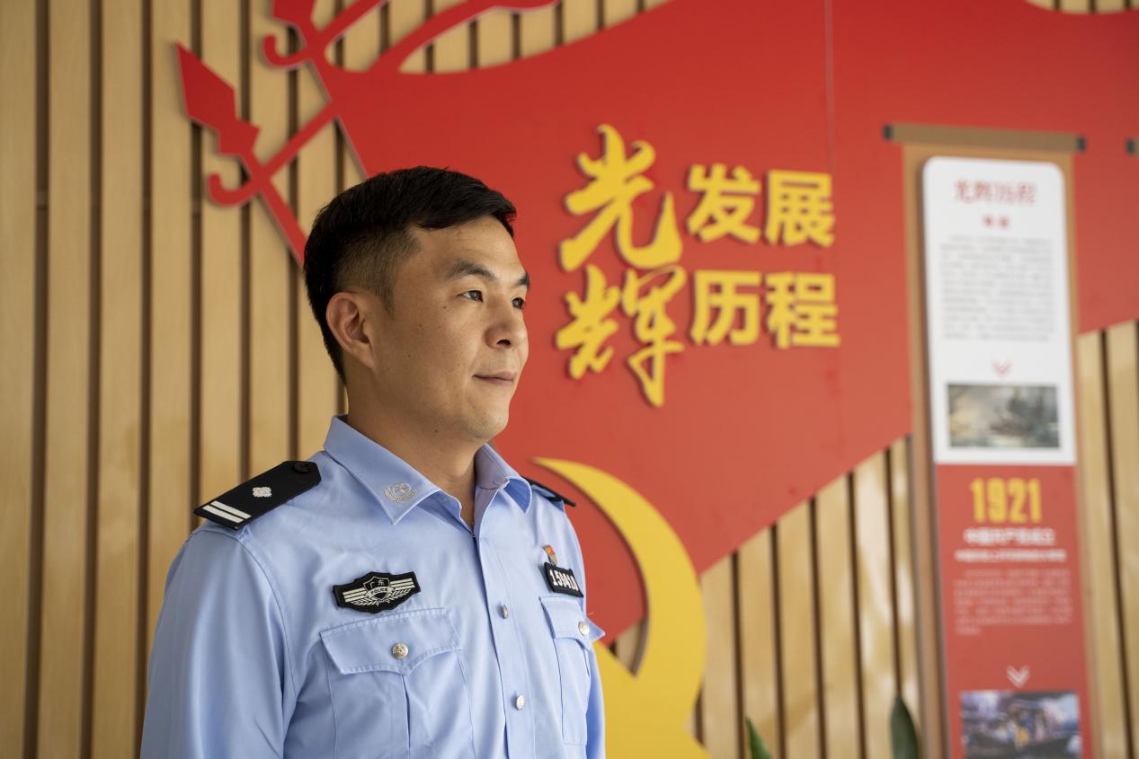 邓楠薪:马路上的“神探”教官