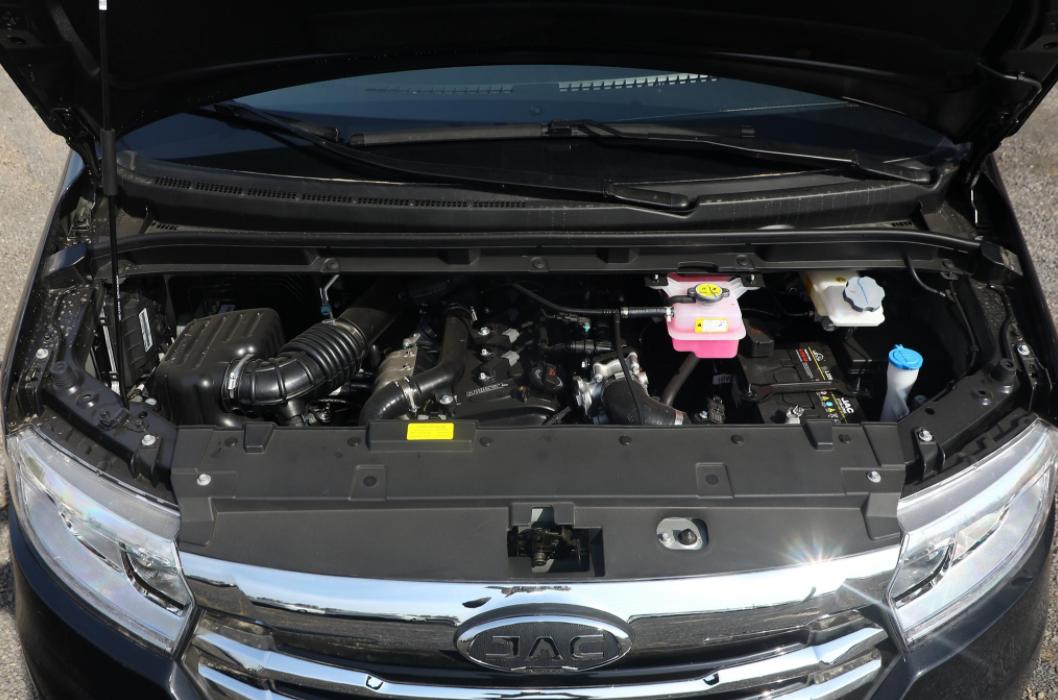 试驾江淮瑞风m3plus1.5t智行版7座,售价3万左右的新车江淮瑞风m3