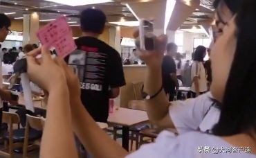 河南三名干部“落马”；读书真能当饭吃！河南这个高校餐厅背古诗送餐券