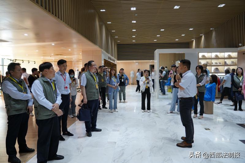 定制衣服的魅力是什么,定制服装的前景如何