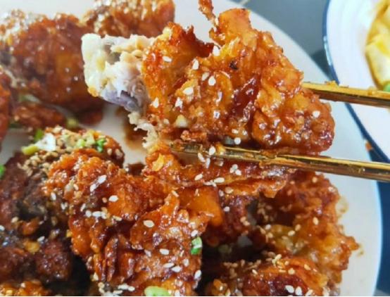 韩式炸鸡蜂蜜黄油,鲜嫩酥脆的韩式炸鸡美味到舔手指