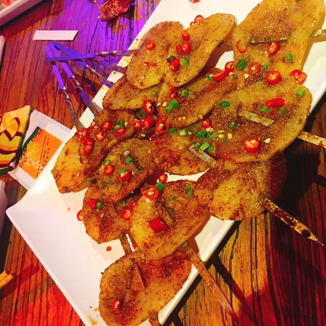 烧烤架美食,自己买个烧烤架做美味烧烤