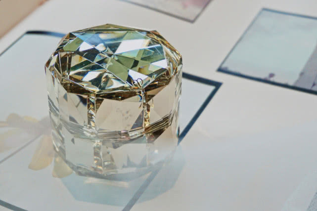 保湿面霜换季混干,换季保湿推荐用什么面霜