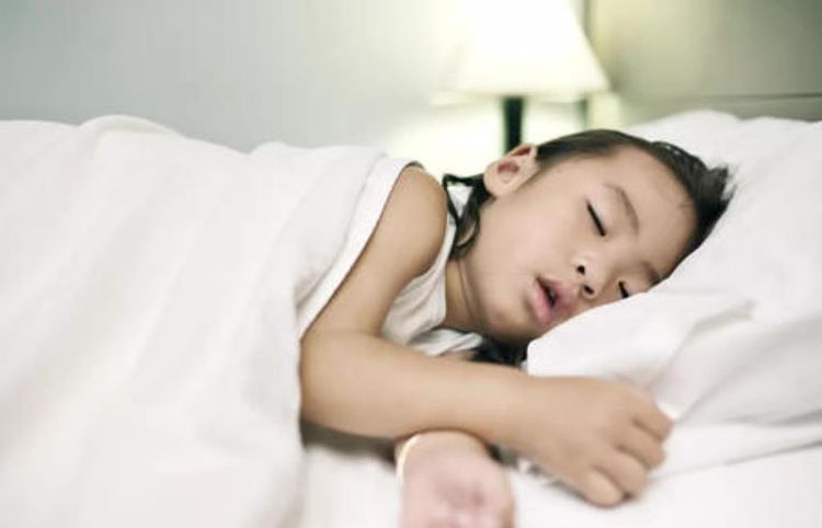 宝宝老是喜欢歪着脖子,宝宝总是喜欢歪头睡觉怎么办