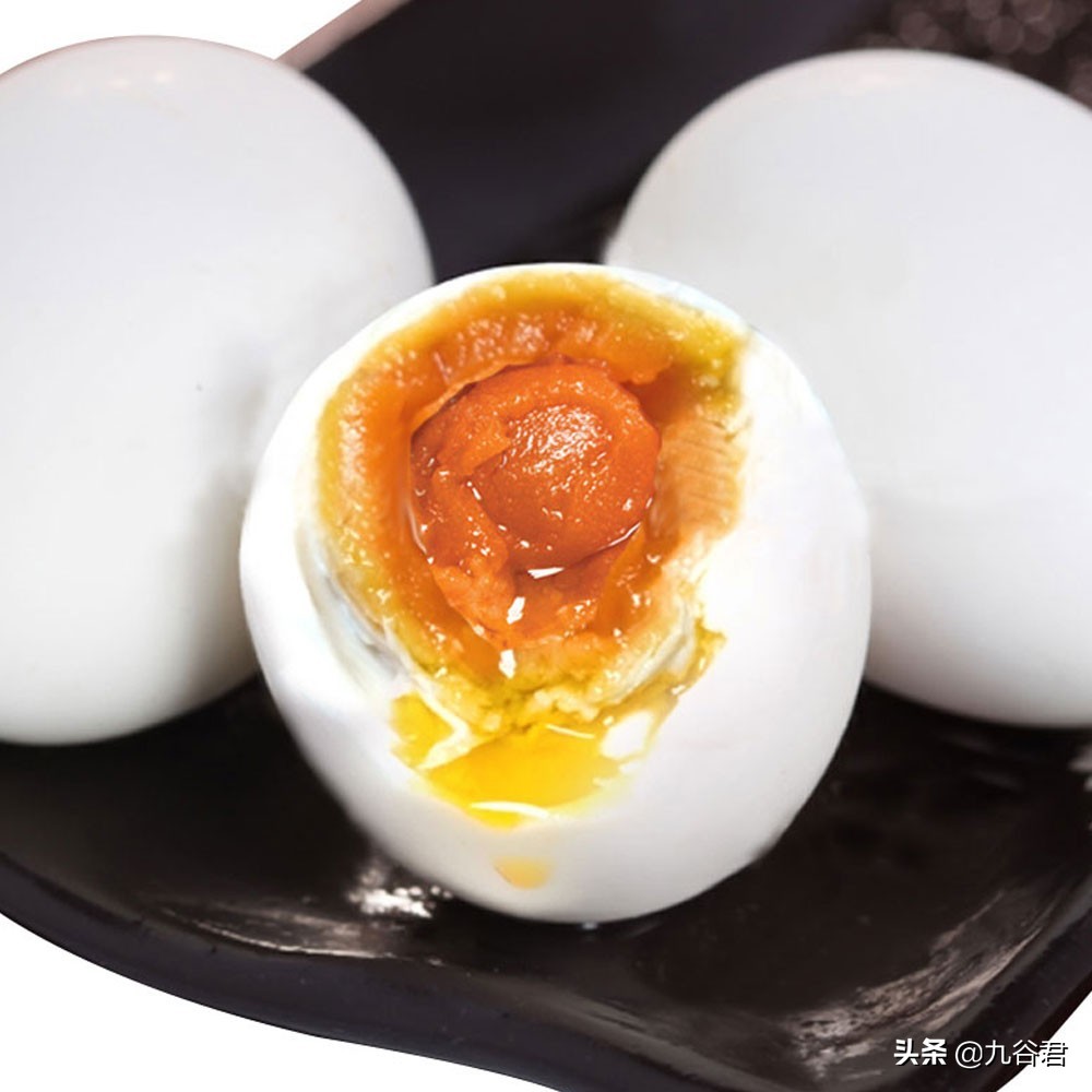 咸鸭蛋怎么会出油,咸鸭蛋为什么会出油多