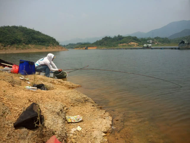 胖头鱼有什么钓法和技巧,小嘴鱼红尾黄的最佳钓法