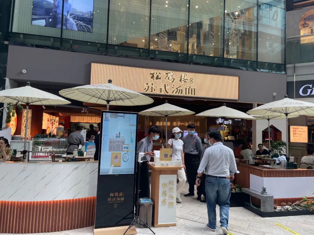 面馆免费吃面带动招牌面狂销300碗,人均100左右的上海面馆