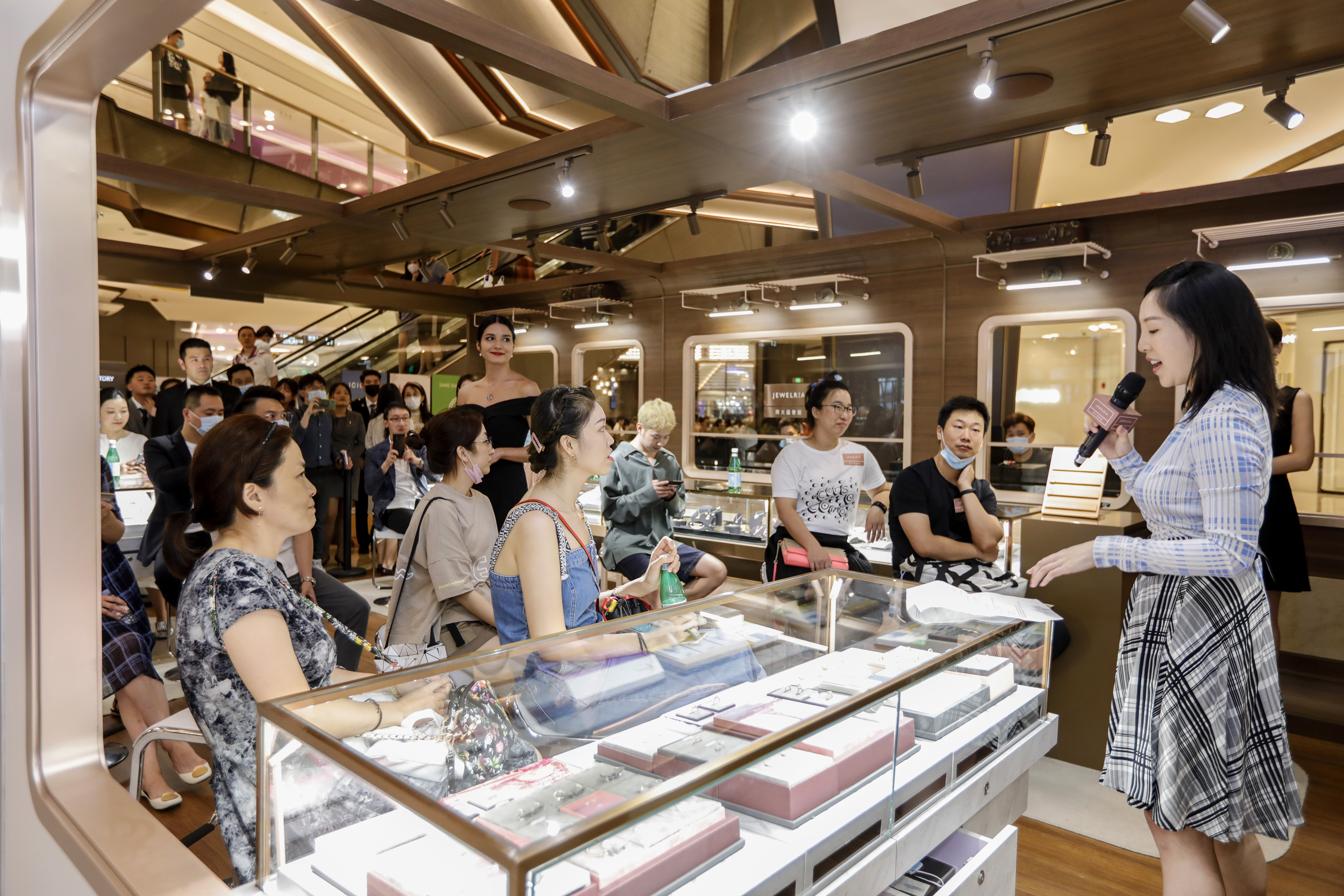 你好,请查收来自JEWELRIA周大福薈館的神秘车票