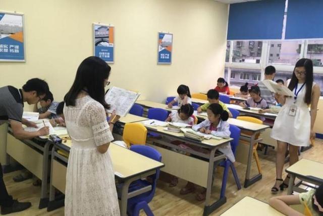 新东方退租捐赠课桌椅,新东方退学费捐课桌