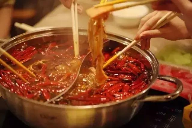 90后小伙花100万造房子,90后小伙花几千元装修500个平方