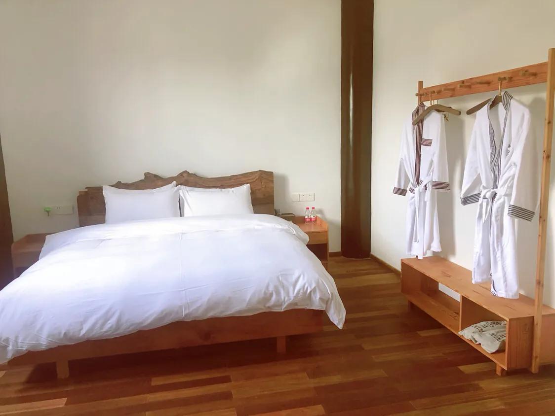 听戏享受这悠闲时光,听戏喝酒自在逍遥