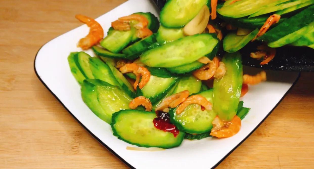 胡萝卜丁黄瓜丁炒虾仁怎么炒好吃,虾仁怎么做营养减肥餐